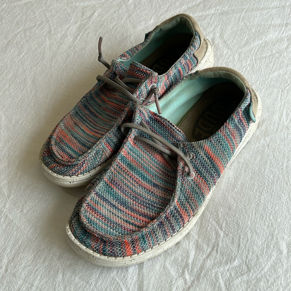 Girls size 4 Hey Dudes